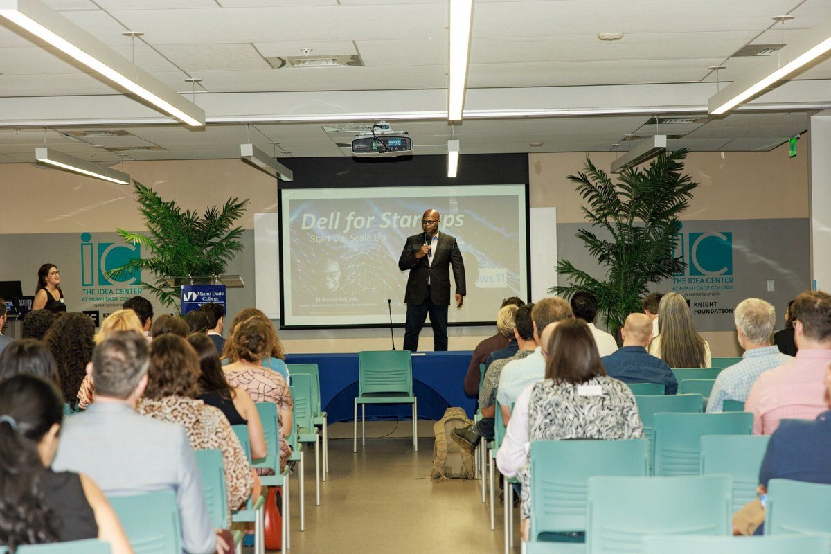Mobolaji presenting Dell for Startups at Endeavor Demo Day